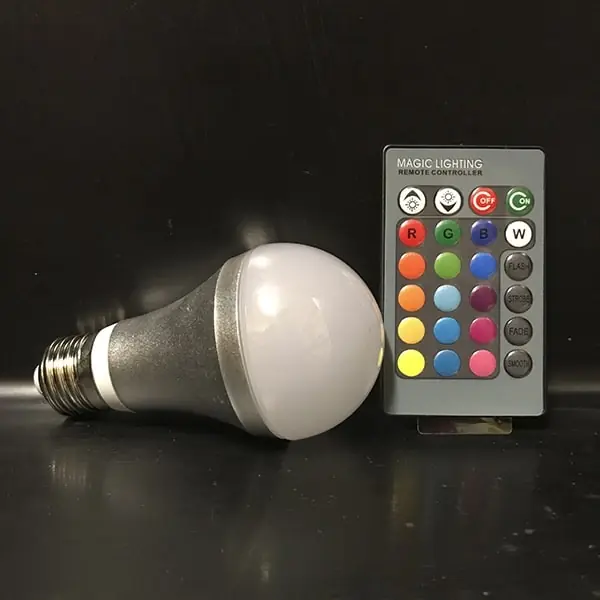 LED Lampa RGB med Fjärrkontroll - Köp direkt